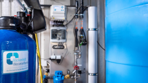 Wasseraufbereitung Gebäudereinigung und PV-Anlage